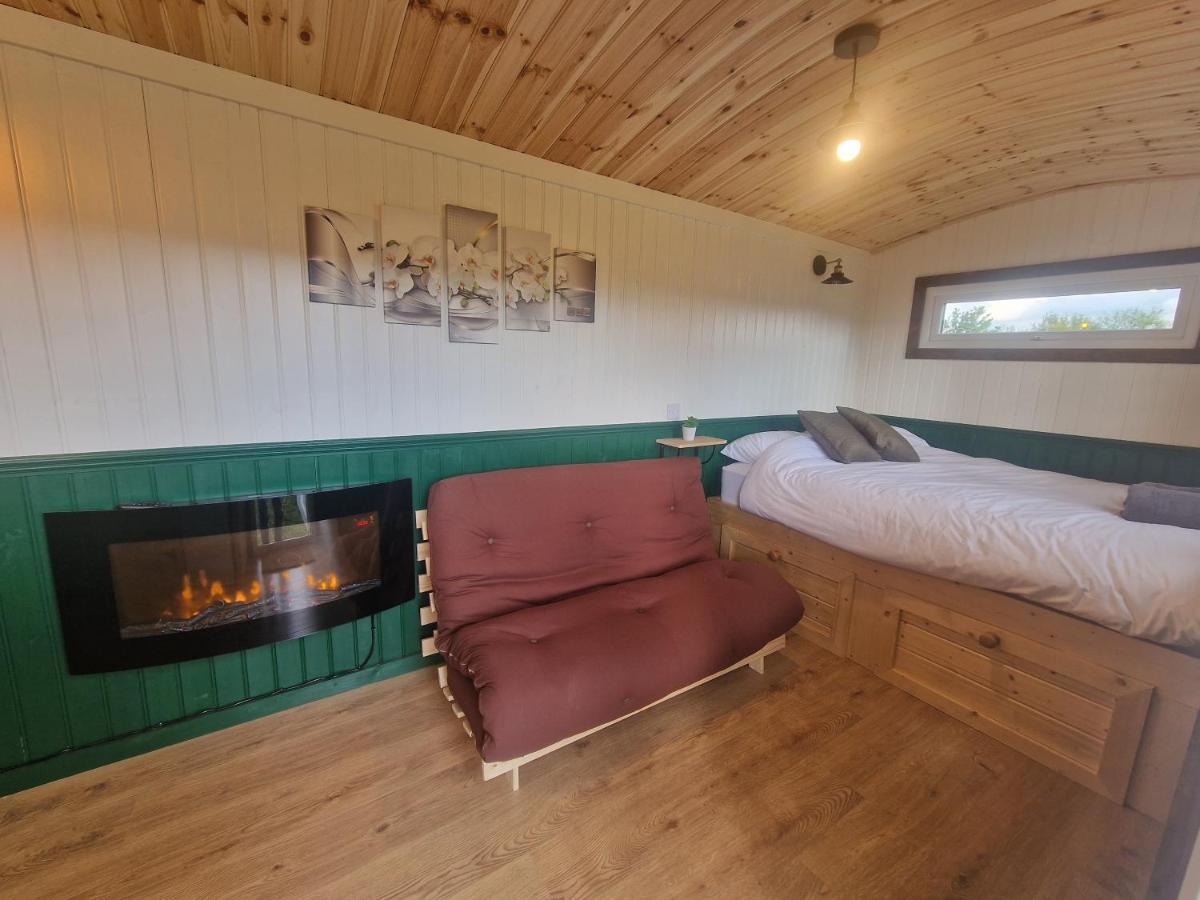 Cwtch Glamping Shepherds Huts Abergavenny Eksteriør bilde
