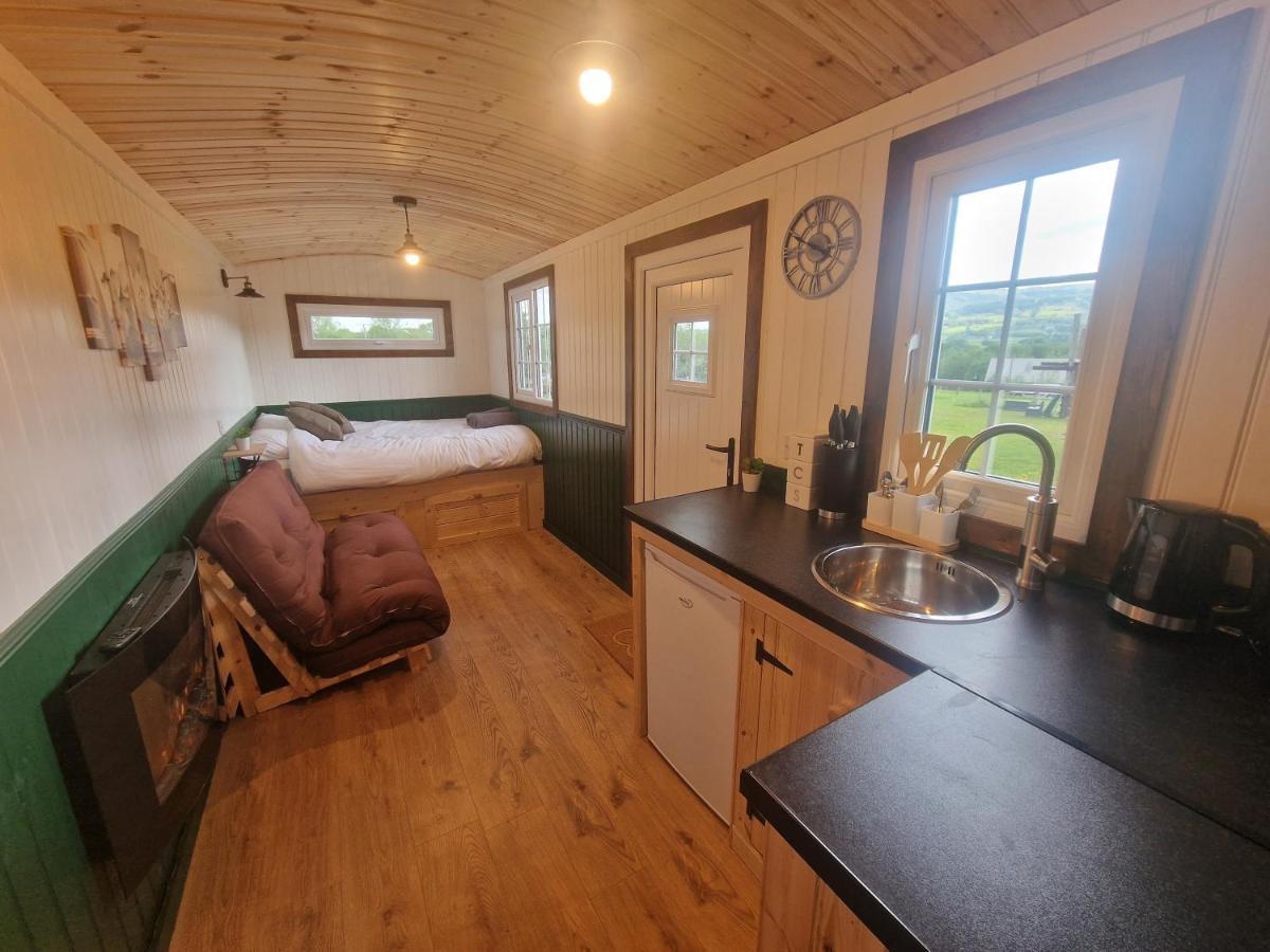 Cwtch Glamping Shepherds Huts Abergavenny Eksteriør bilde