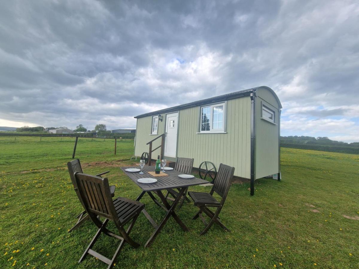 Cwtch Glamping Shepherds Huts Abergavenny Eksteriør bilde